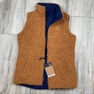 New north face reversible vest